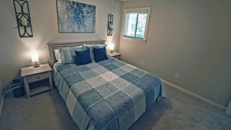 Queen bed in bedroom 3
