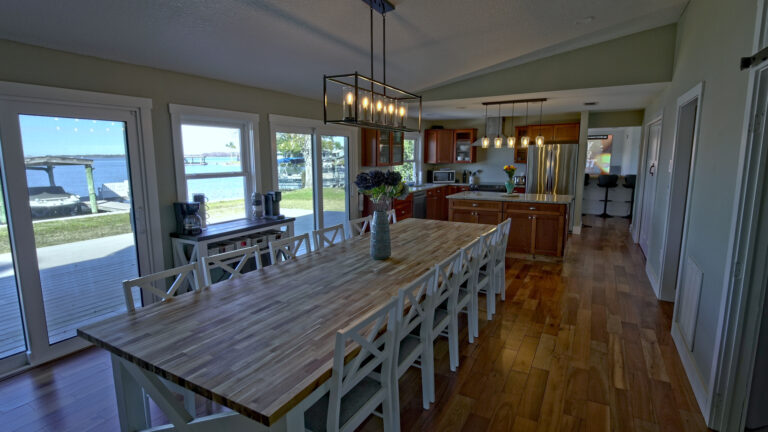 Easy flow into the kitchen